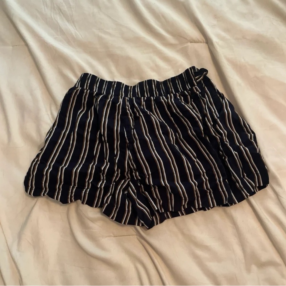 Forever 21 Dressy Striped Shorts - Size Small - Picture 2 of 3